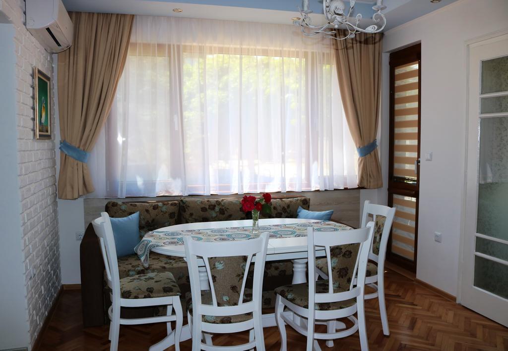 Central Varna Apartment - Lets4Holiday Экстерьер фото