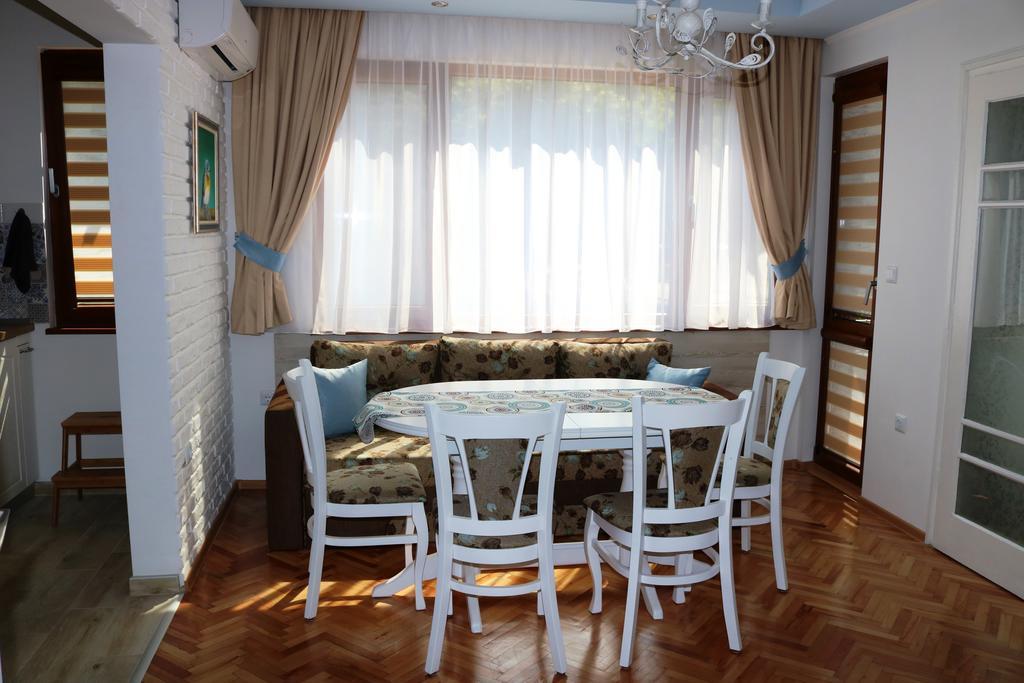 Central Varna Apartment - Lets4Holiday Экстерьер фото