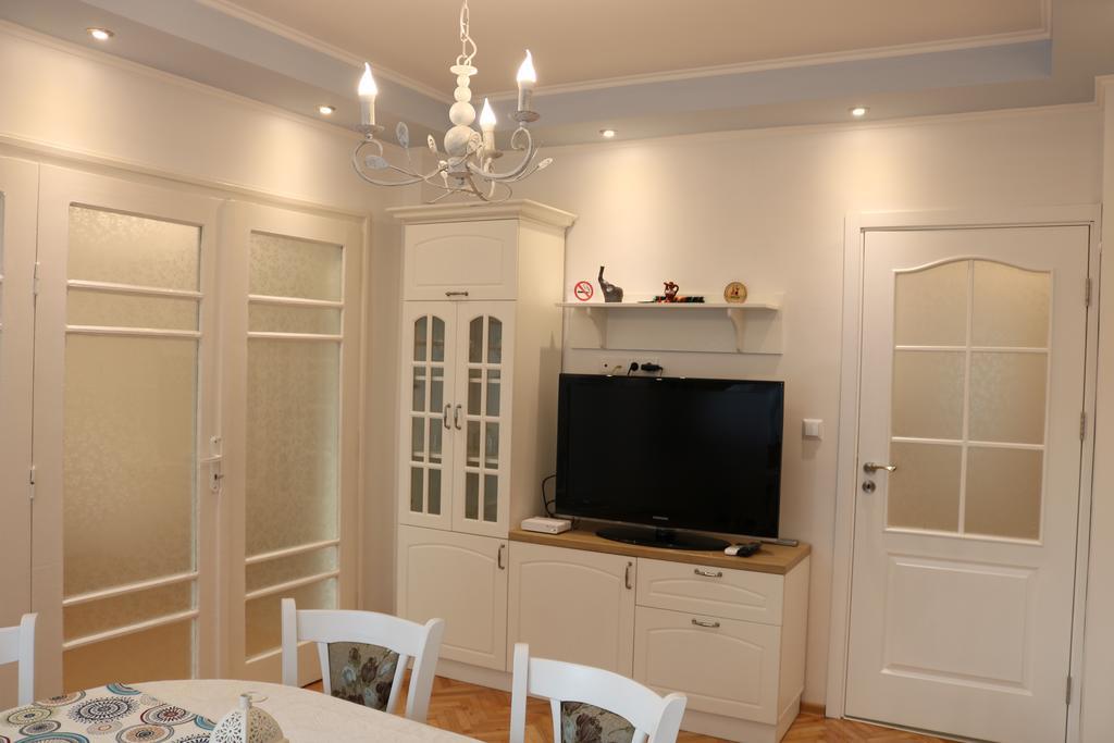 Central Varna Apartment - Lets4Holiday Экстерьер фото