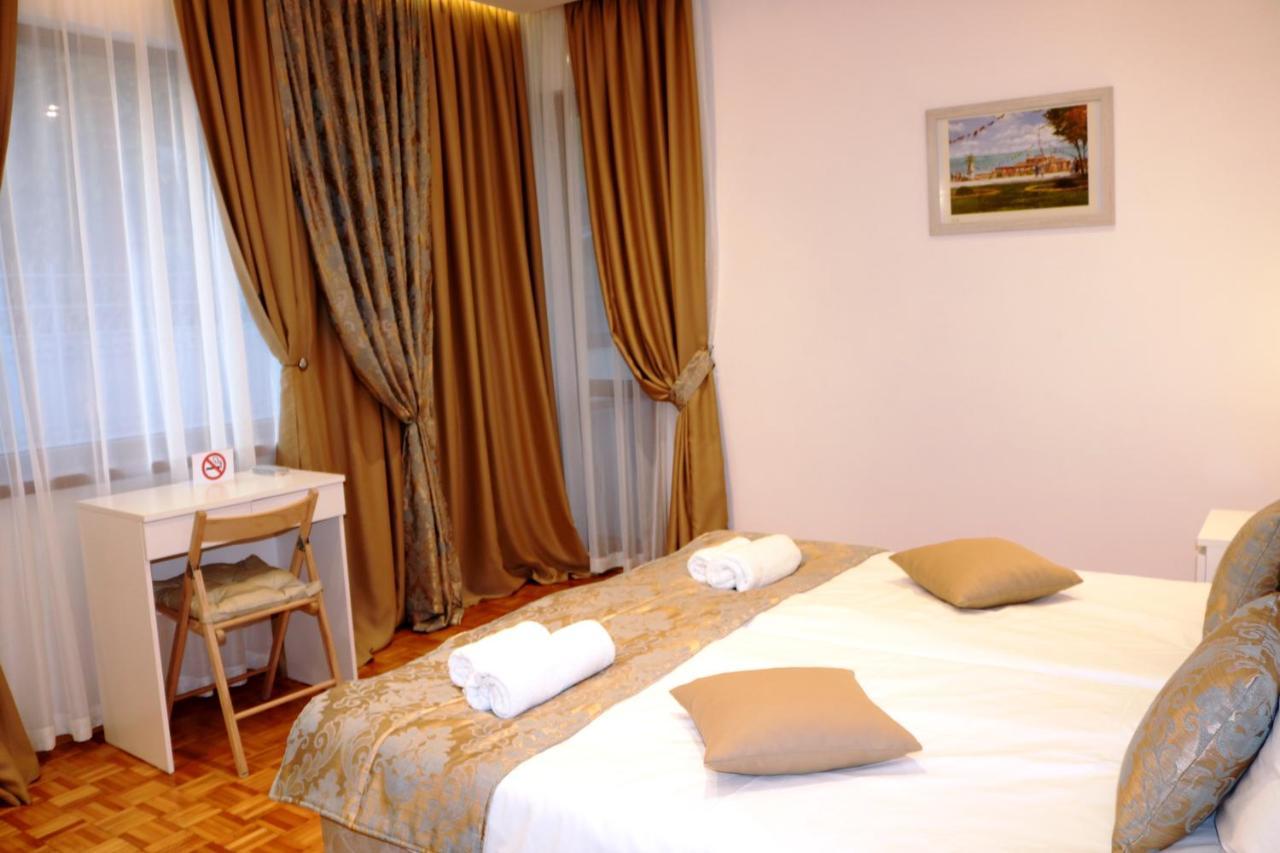 Central Varna Apartment - Lets4Holiday Экстерьер фото